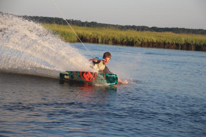 a small boat in a body of water